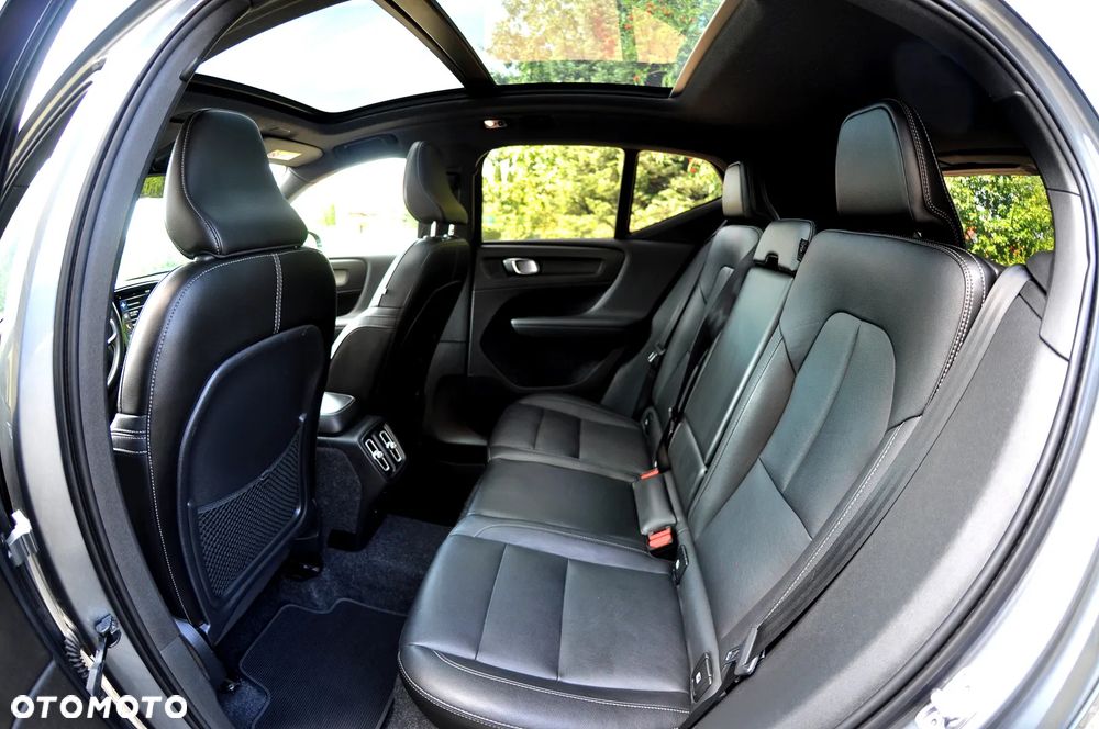 Volvo XC 40 D4 AWD Geartronic R-Design - 26
