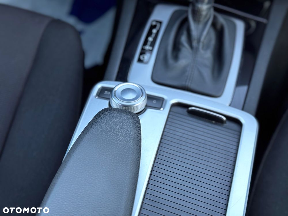 Mercedes-Benz Klasa C 180 CGI Automatik BlueEFFICIENCY Avantgarde - 18