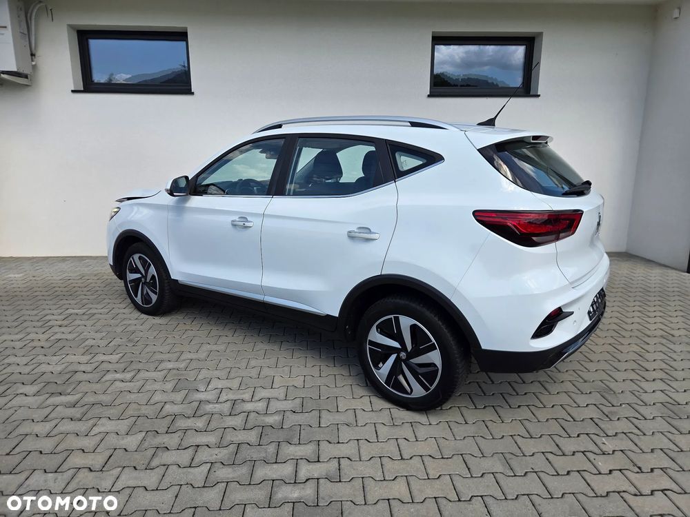MG ZS - 16