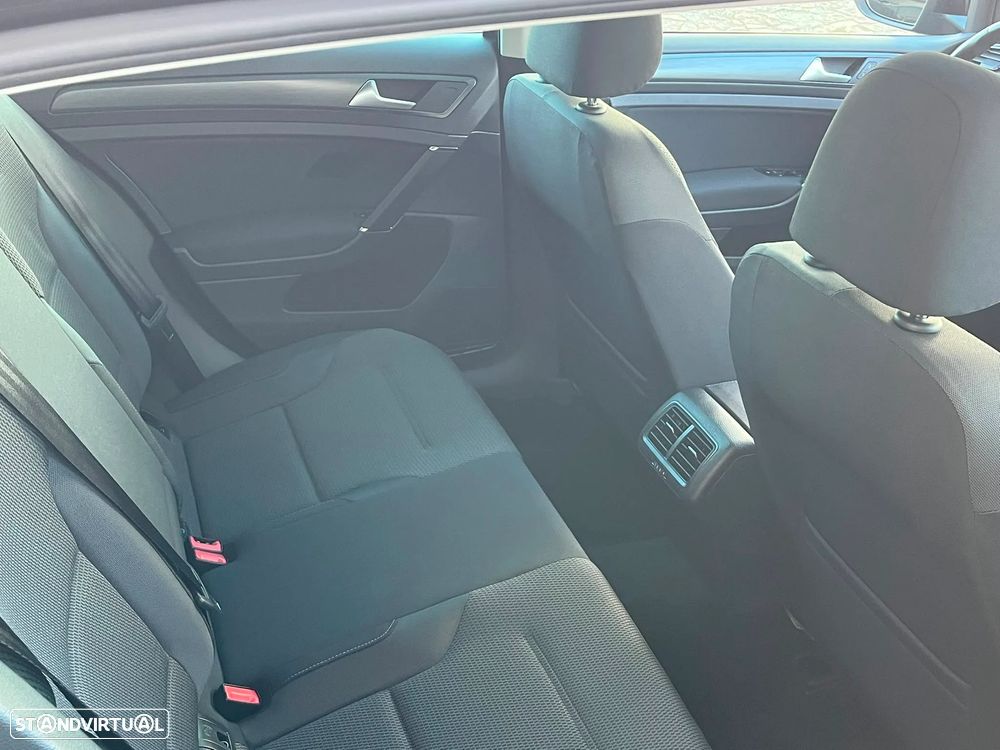 VW Golf 1.6 TDI R-Line - 37