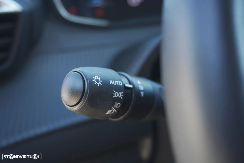 Peugeot 208 1.2 Hybrid Allure e-DCS6 - 15