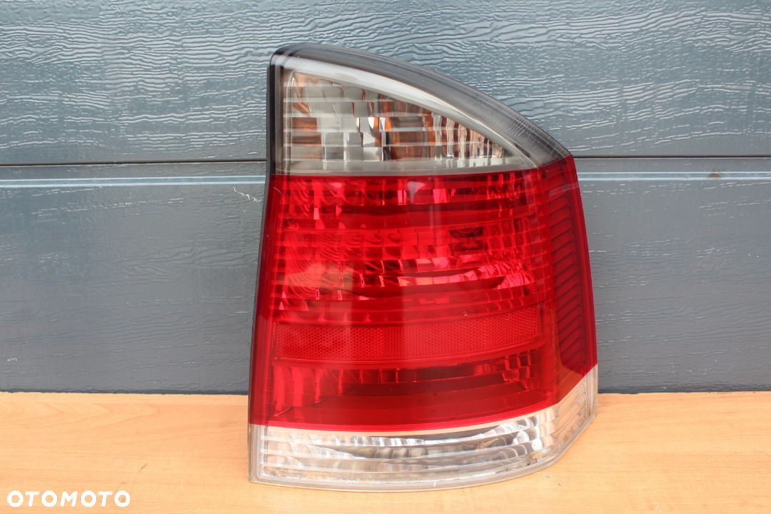 LAMPA PRAWY TYŁ TYLNA PRAWA OPEL VECTRA C HATCHBACK GTS - 1