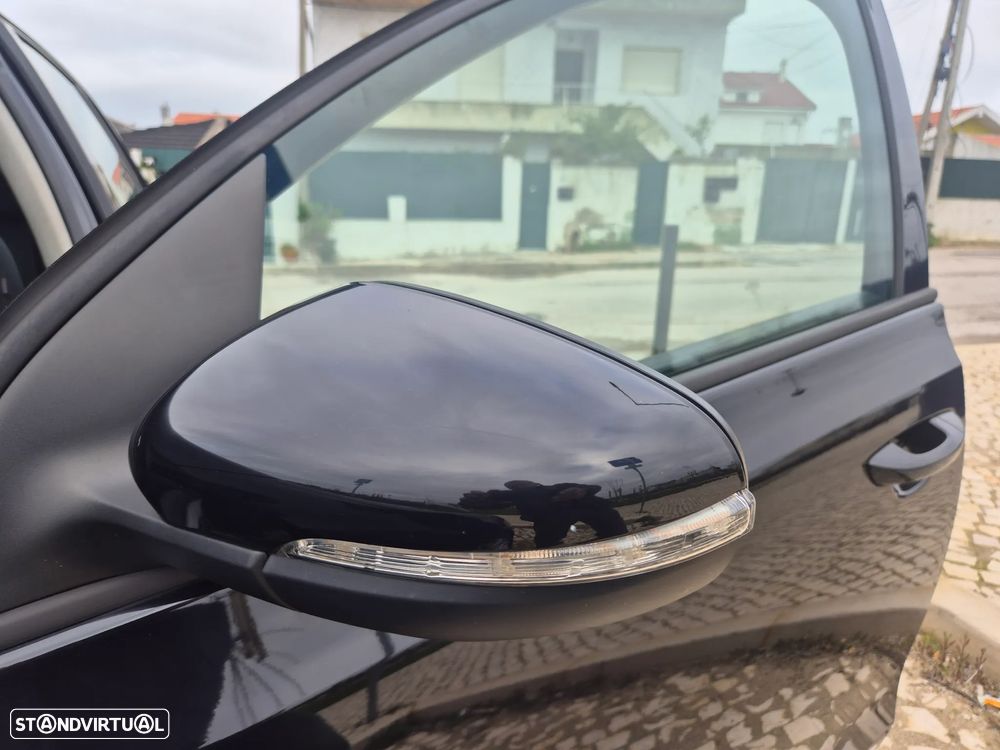 VW Golf 1.6 TDi Highline DSG - 23