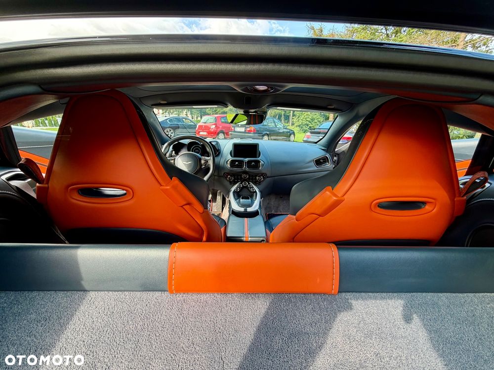 Aston Martin Vantage - 19