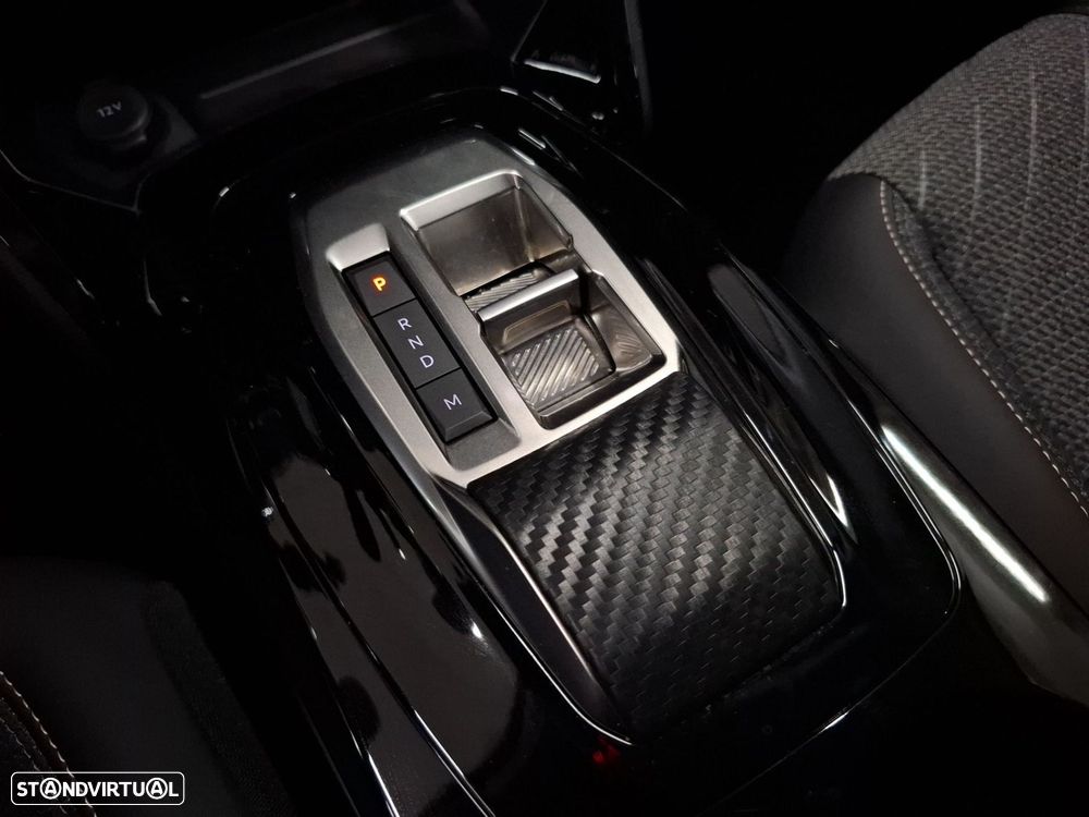 Peugeot 208 1.2 Hybrid Allure e-DCS6 - 19