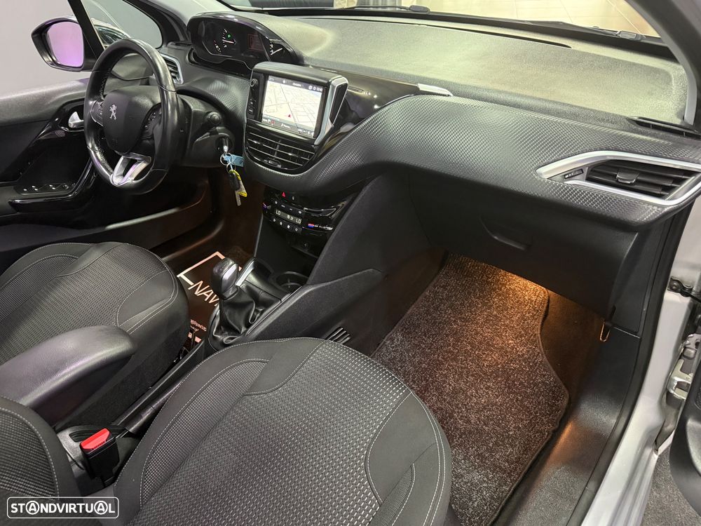 Peugeot 208 PureTech 82 Start & Stop Allure - 13