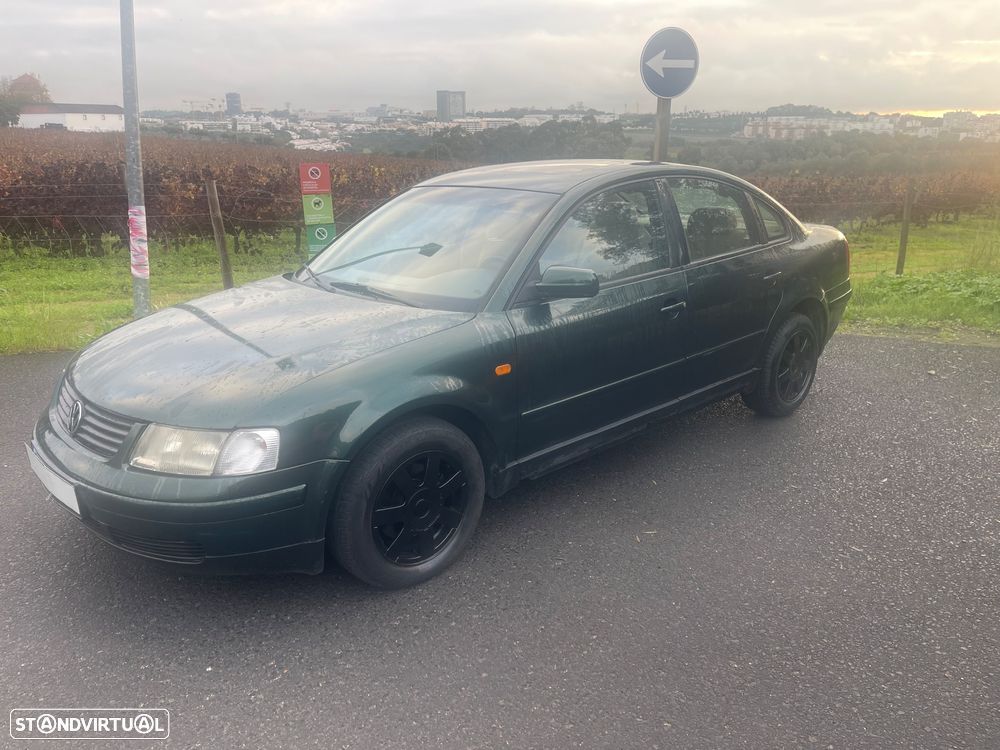 VW Passat 1.9 TDi Confortline - 1