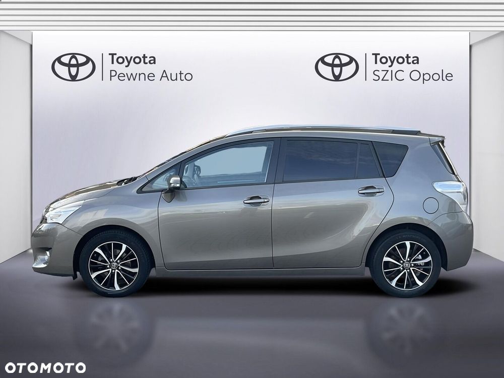 Toyota Verso 2016 photo 2