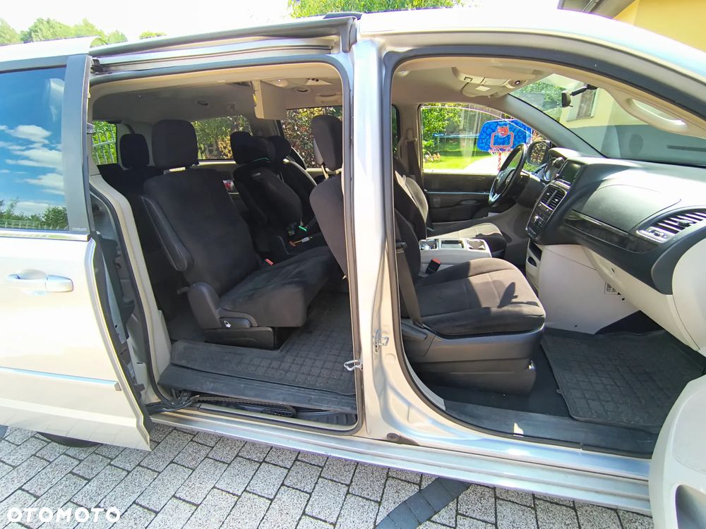 Dodge Grand Caravan - 9
