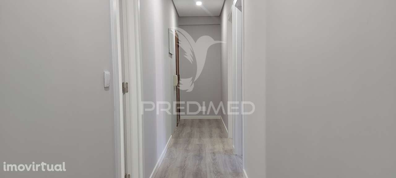 Apartamento T2 Remodelado na Amora | Com Varanda - Grande imagem: 4/17