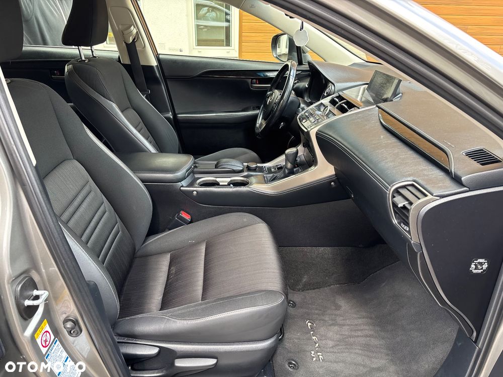 Lexus NX 300h Elite AWD - 27