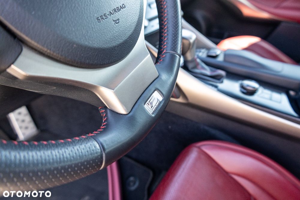 Lexus IS 300h F Sport - 26