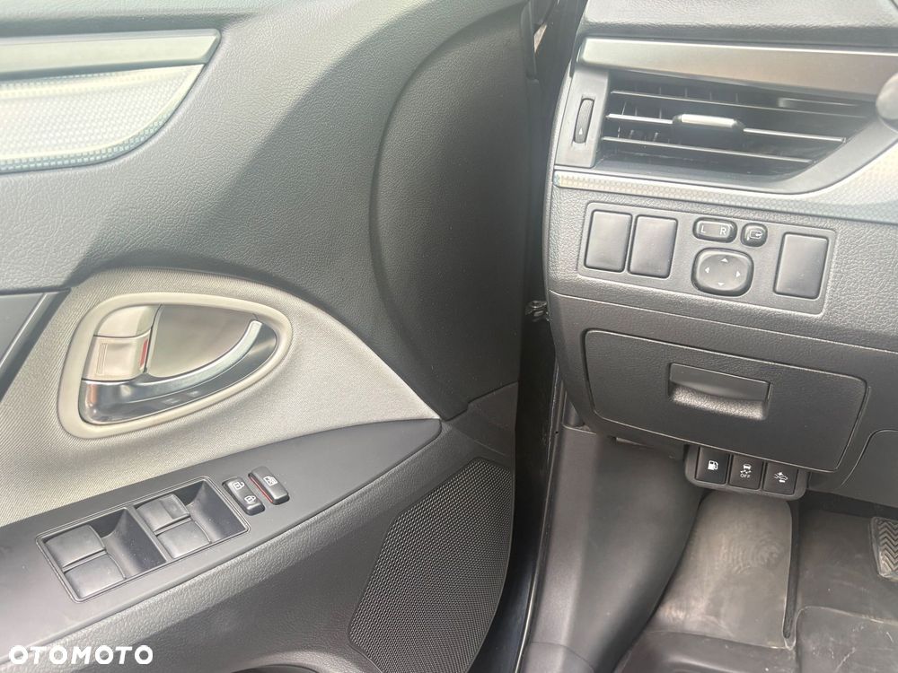 Toyota Avensis Touring Sports 1.8 Team Deutschland - 20