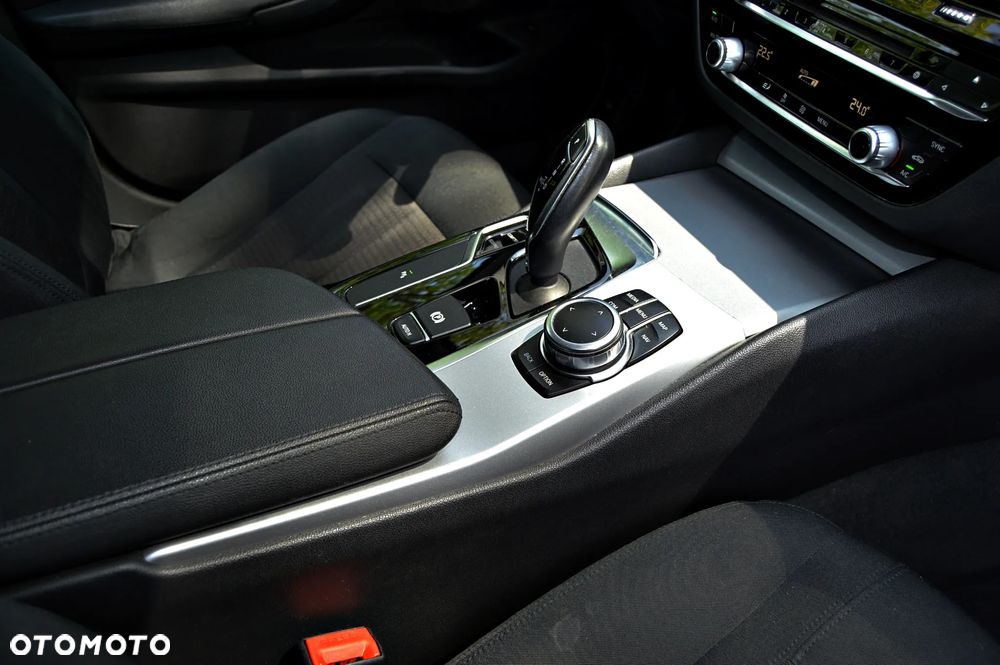 BMW Seria 5 518d - 22