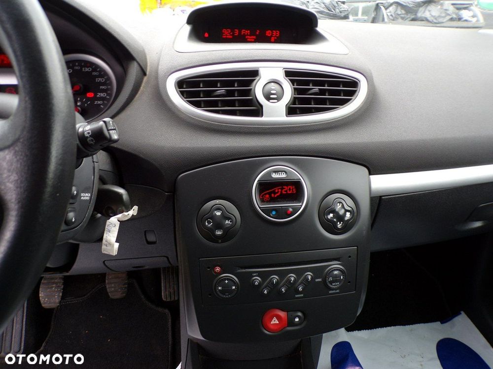 Renault Clio - 25