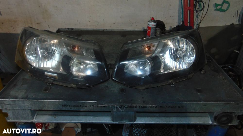 Faruri stanga dreapta VW Transporter 2.0 an 2013 cod 7E1941016H - 2