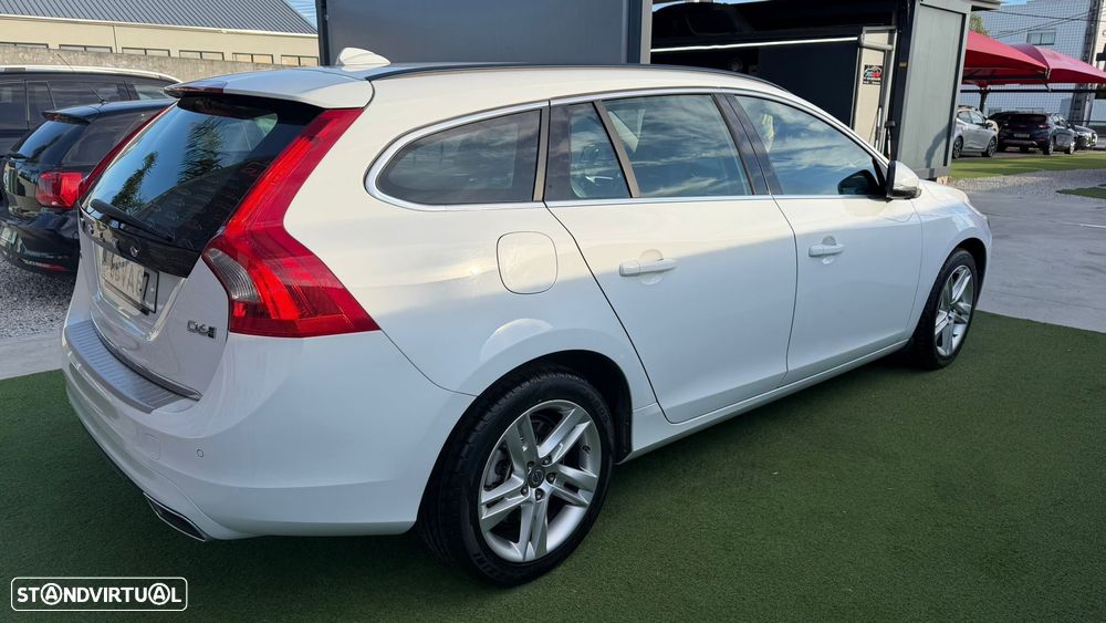 Volvo V60 2.4 D6 Momentum AWD Phev - 6