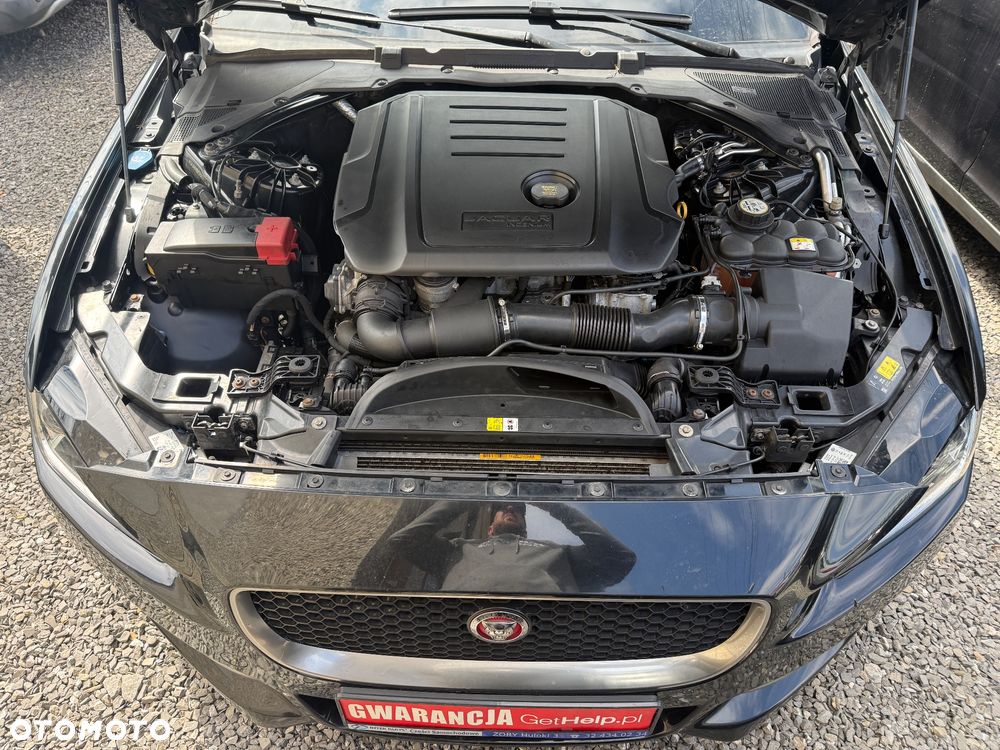 Jaguar XE 20d R-Sport - 18