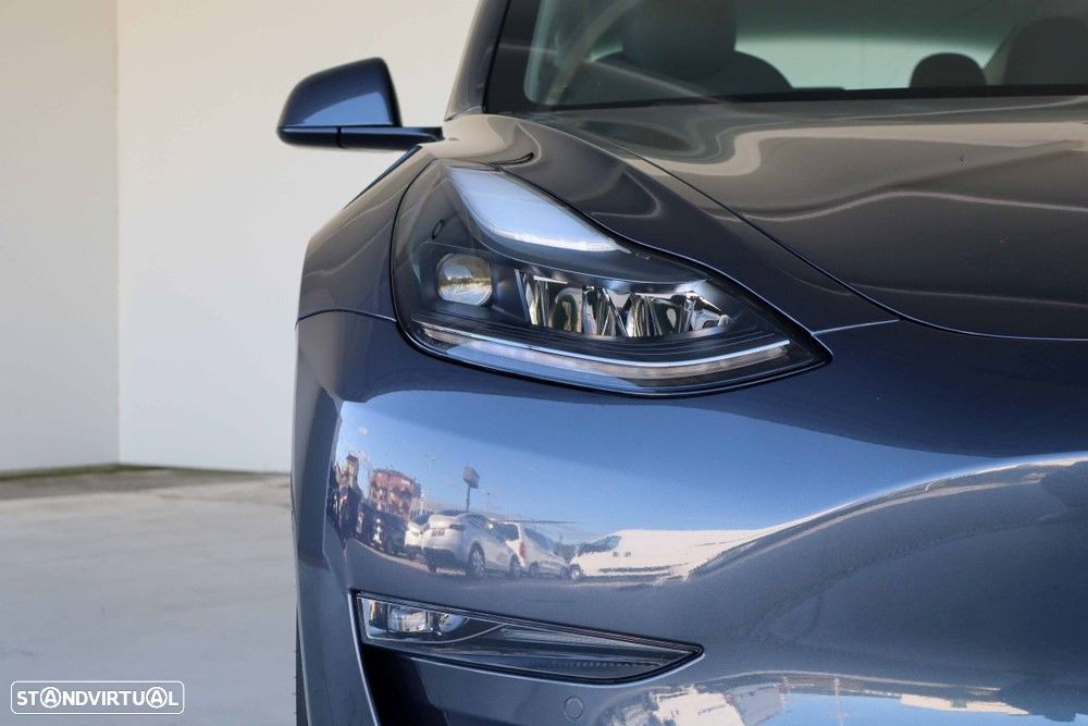 Tesla Model 3 - 3