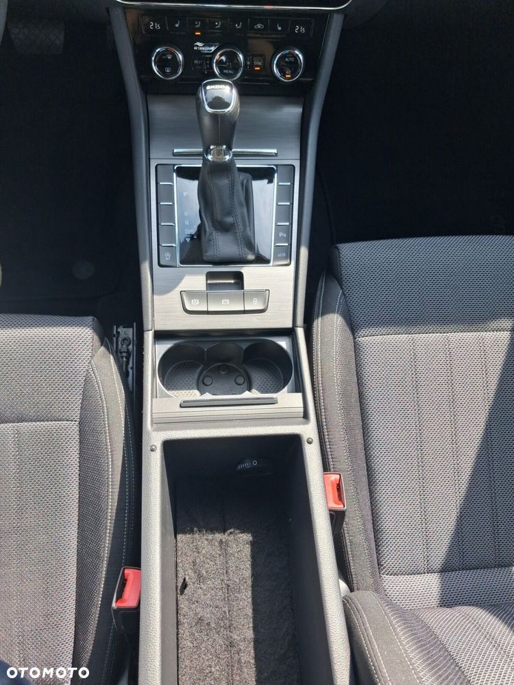 Skoda Superb 2.0 TDI SCR Style DSG - 34