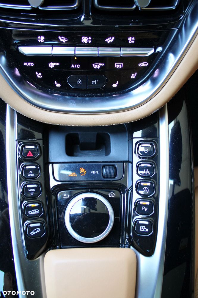 Aston Martin DBX - 28