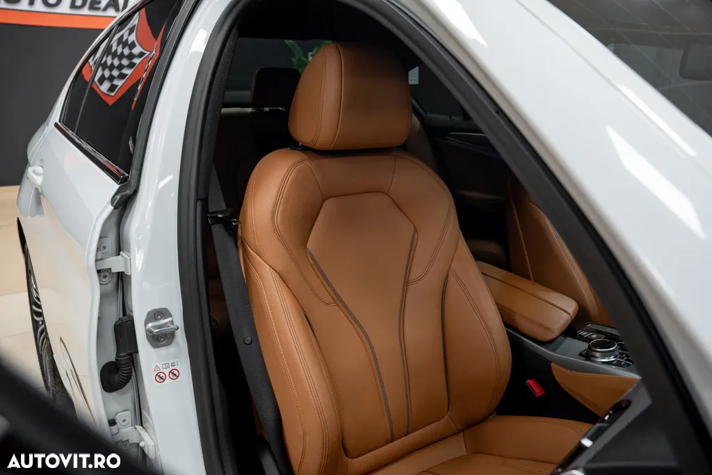 BMW Seria 5 530d xDrive AT - 31