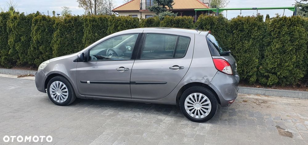 Renault Clio - 2
