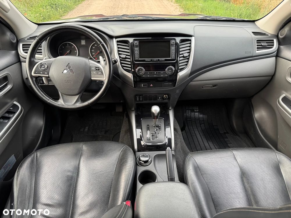Mitsubishi L200 2.4 d DC Instyle Premiere Edition - 12