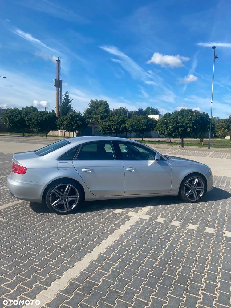 Audi A4 Limousine - 4