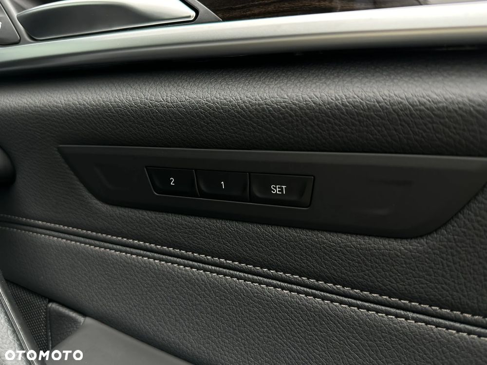 BMW Seria 5 530d xDrive mHEV Luxury Line - 17