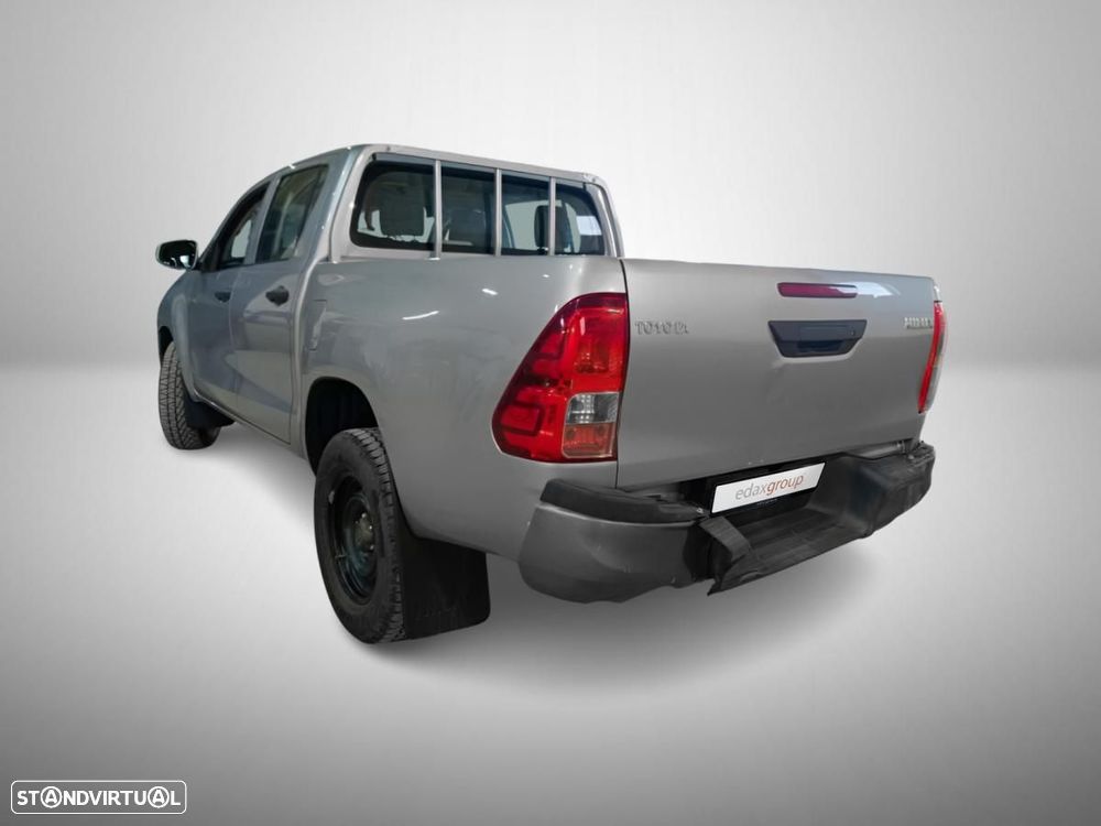 Toyota Hilux 2.4 D-4D 4WD CD 5Lugares c/iva - 2