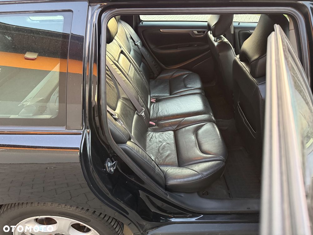 Volvo V70 2.4 D Momentum - 8