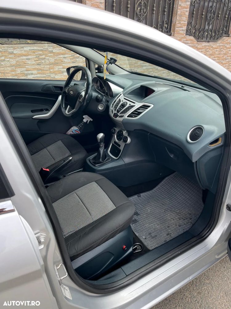 Ford Fiesta - 12