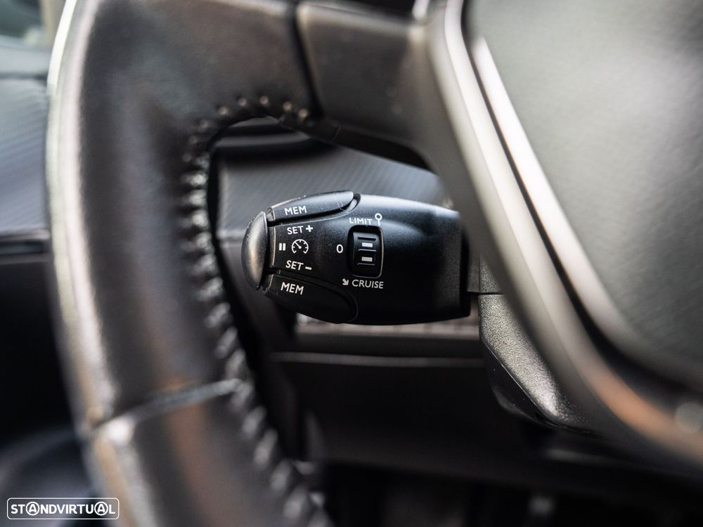 Peugeot 2008 1.2 PureTech Active Pack - 31