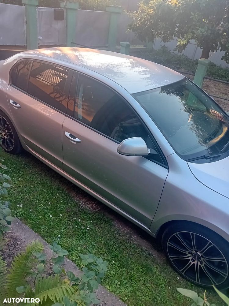SKODA Superb 2012 — imagine 15