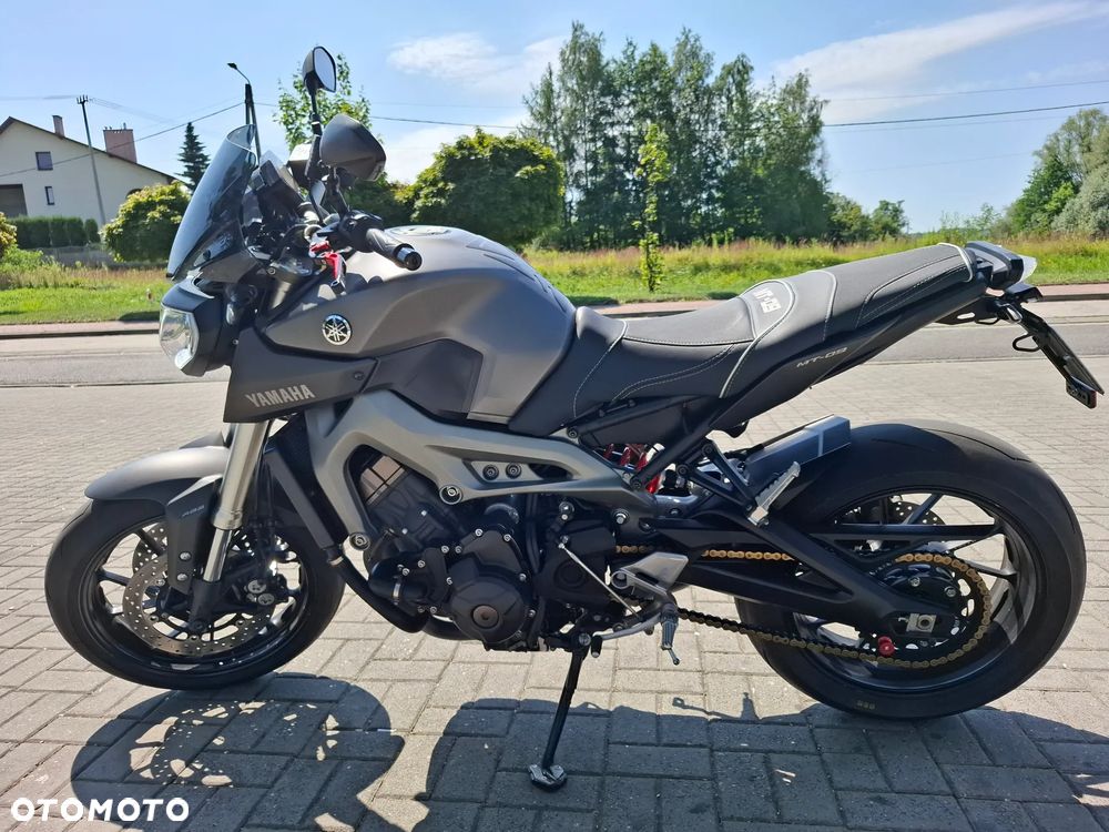 Yamaha MT - 27