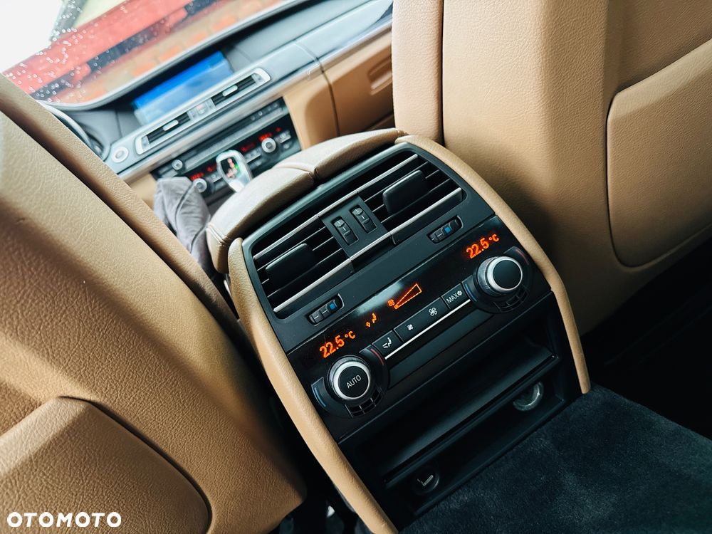 BMW Seria 7 740i - 13
