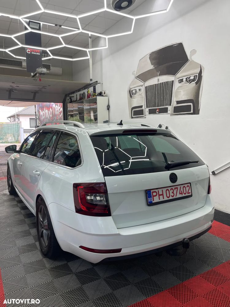 Skoda Octavia Combi Diesel 1.6 TDI DSG Style - 12