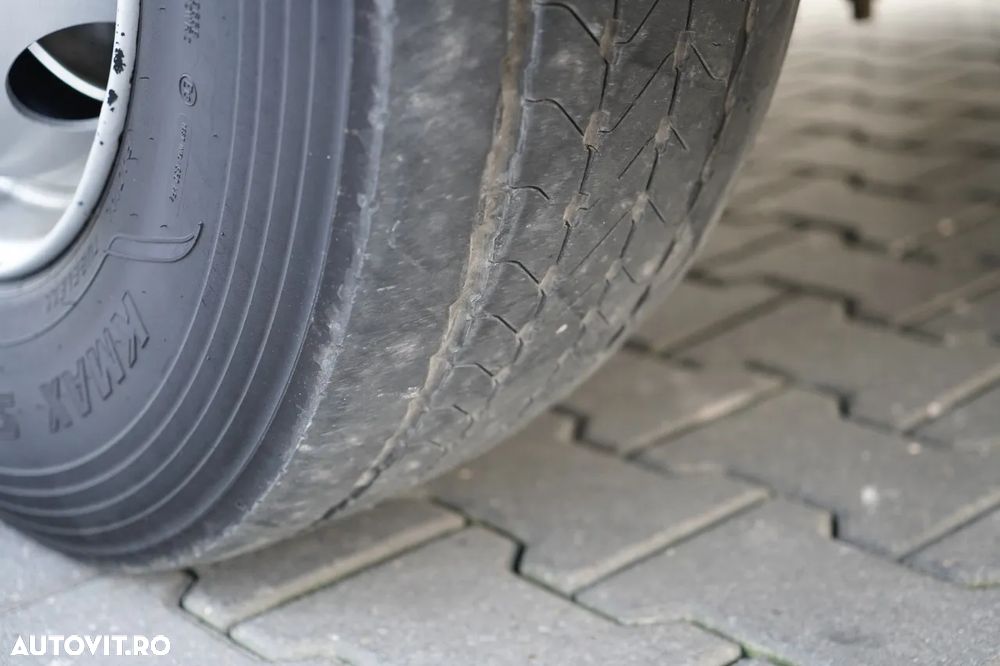 Renault D 210 / 4x2 / CONTAINER / 8,6 M / PODEA RESISTENTĂ / ELEVATOR DHOLLANDIA - 16