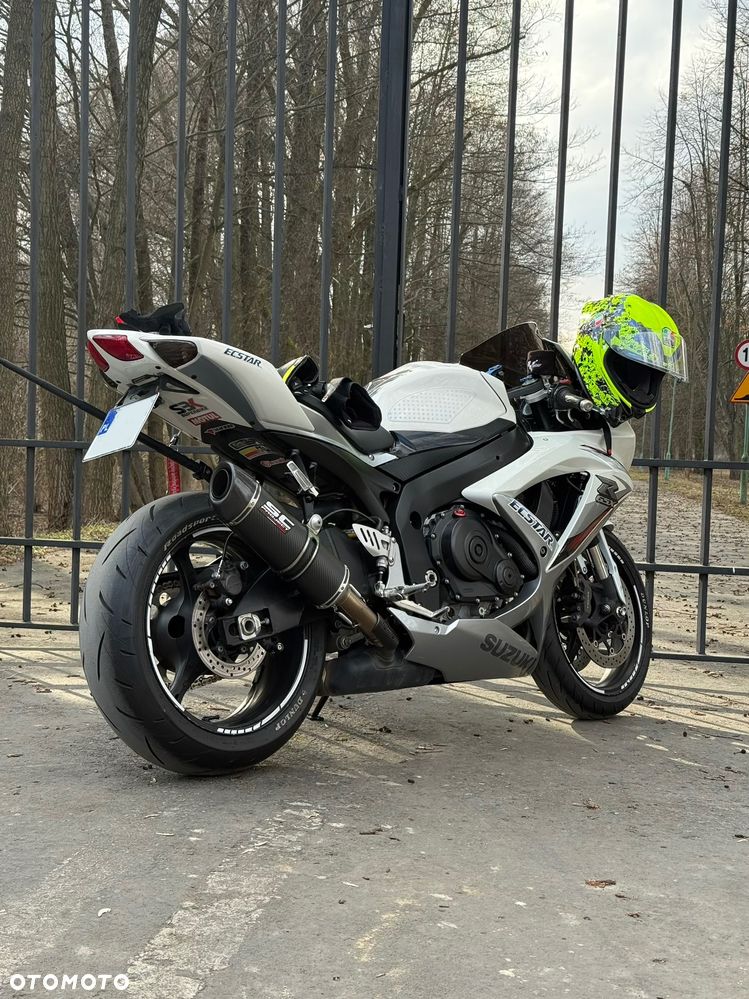 Suzuki GSX-R - 6