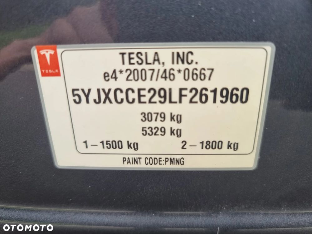 Tesla Model X - 12