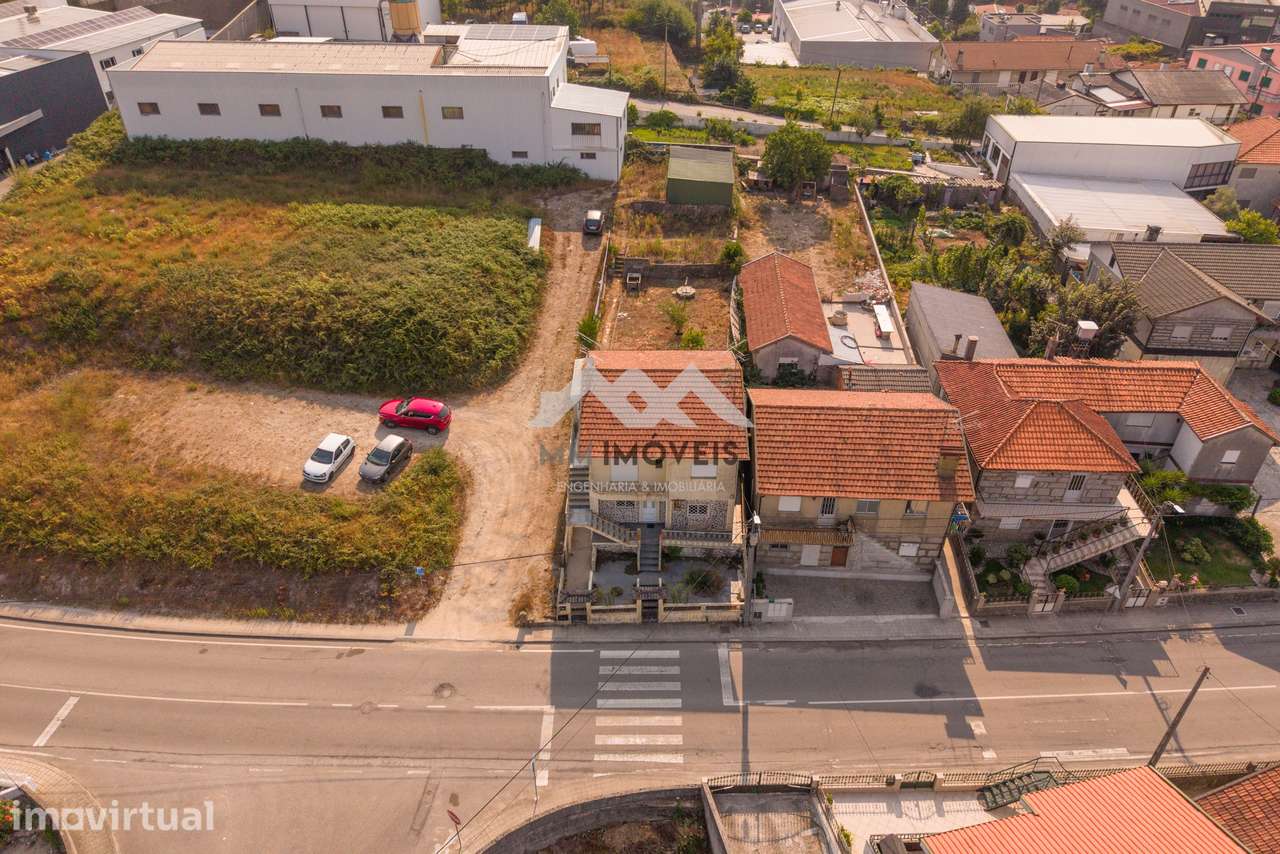 Moradia Bi-familiar | Lote de 588 m² | Investimento | Paços de Ferreir - Grande imagem: 3/49
