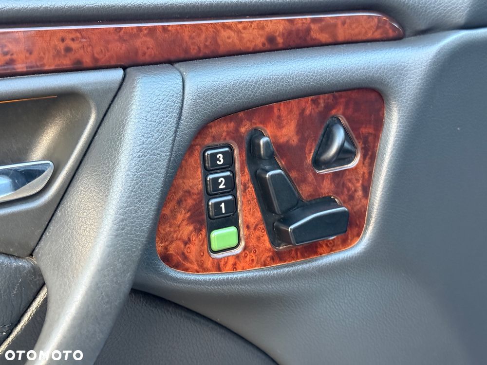 Mercedes-Benz Klasa E 320 T Avantgarde - 20