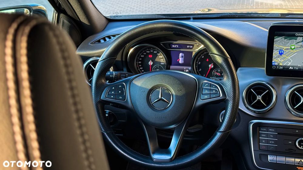 Mercedes-Benz GLA 200 7G-DCT - 5