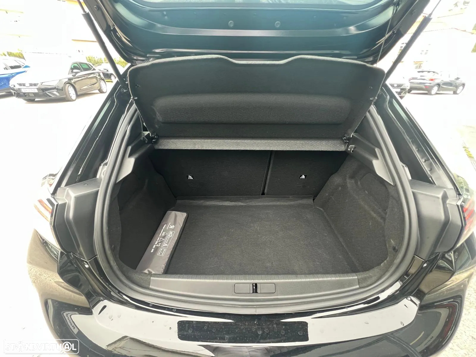 Peugeot 208 1.2 PureTech Active - 12