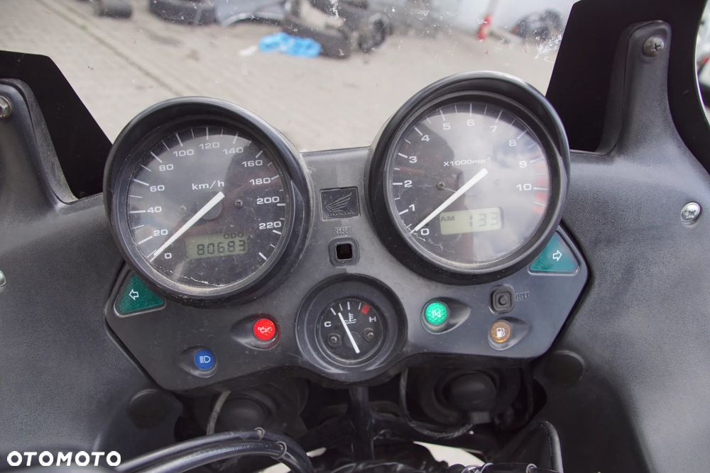 Motocykl na części - Honda XL1000 Varadero 996 cm3 94 KM SD01E 2001R Silnik Skrzynia Laga Owiewka Osłona Szyba Kufer Siedzenie Set Lampa Kierunkowskaz Wydech Manetka Sterownik Moduł Czujnik Licznik Przycisk - 11