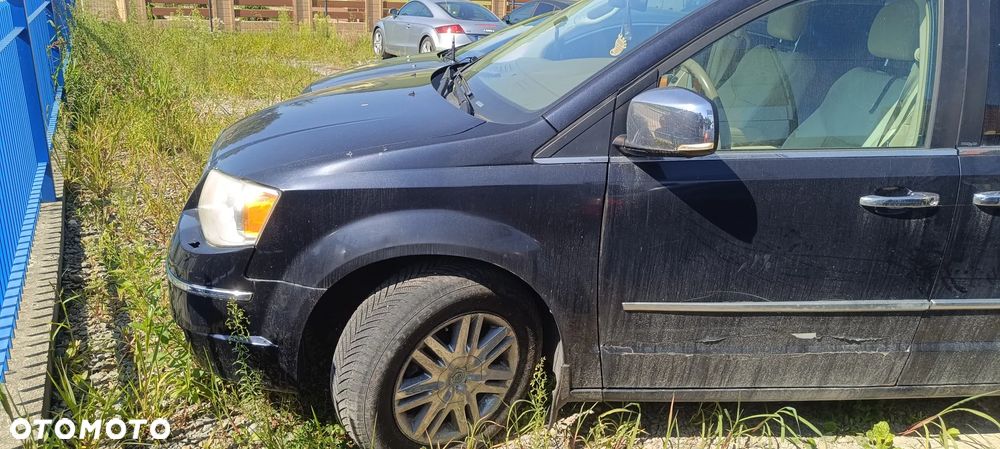 Chrysler Town & Country - 5