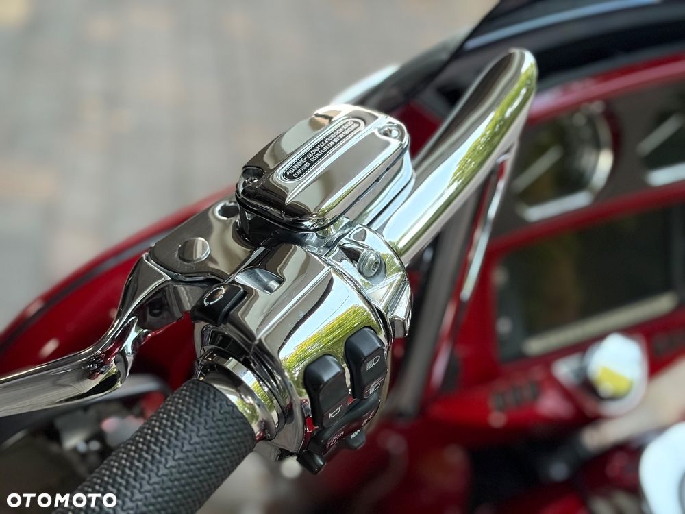 Harley-Davidson CVO Street Glide - 25