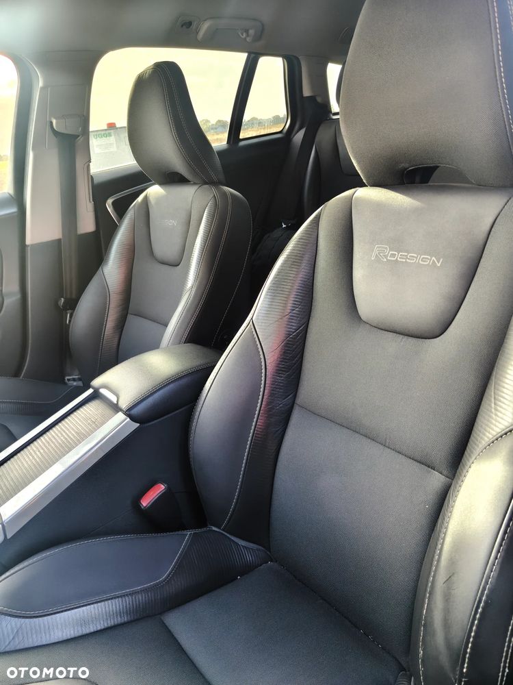 Volvo V60 D3 R-Design - 16