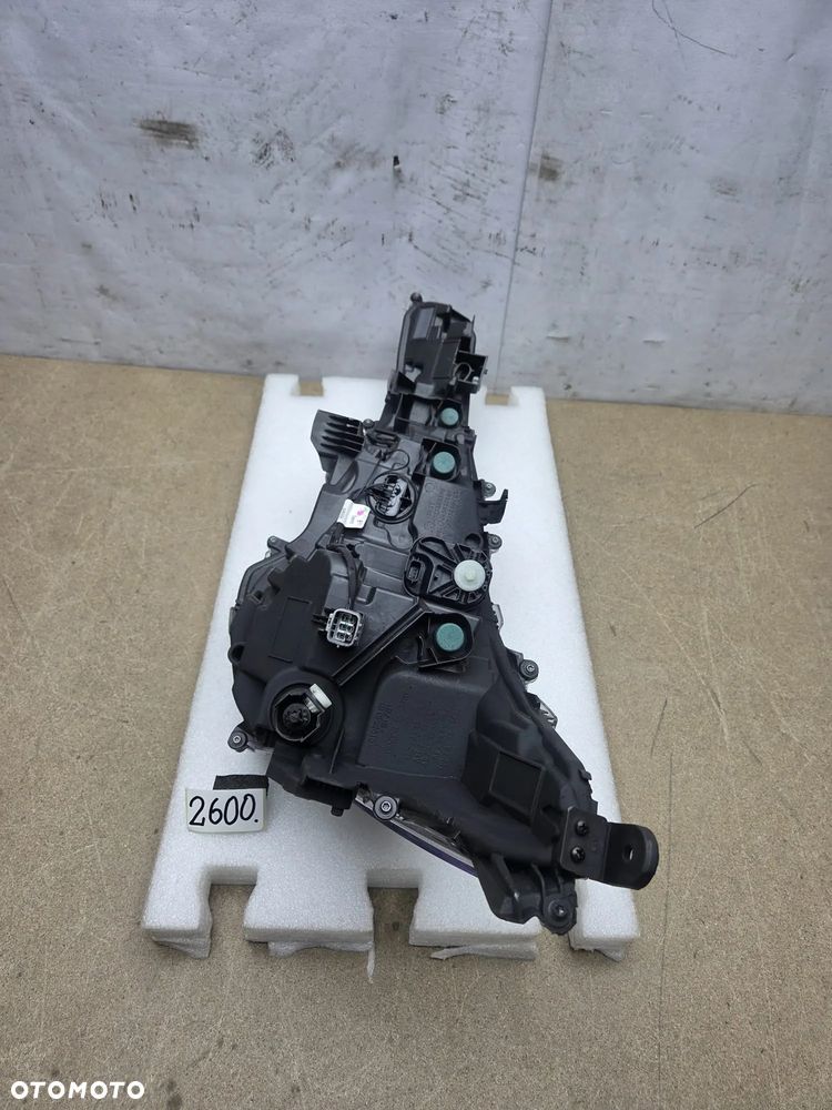 Toyota Corolla E21 od 18r 8111002960 lampa prawy prawa przód przednia Led - 11
